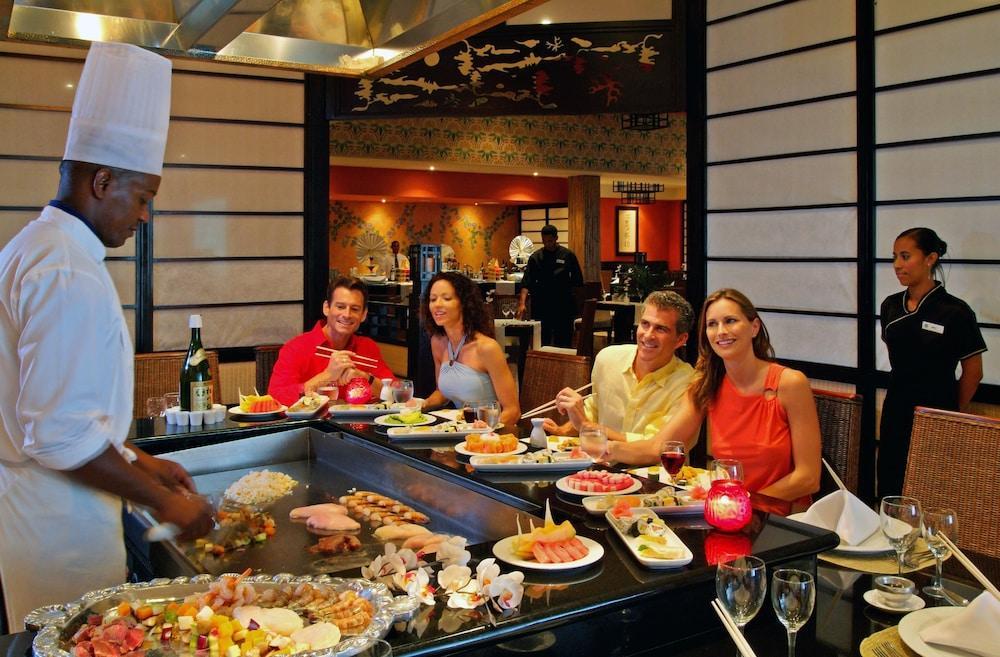 Bahia Principe Grand Punta Cana Restaurant billede A sushi bar at a hotel