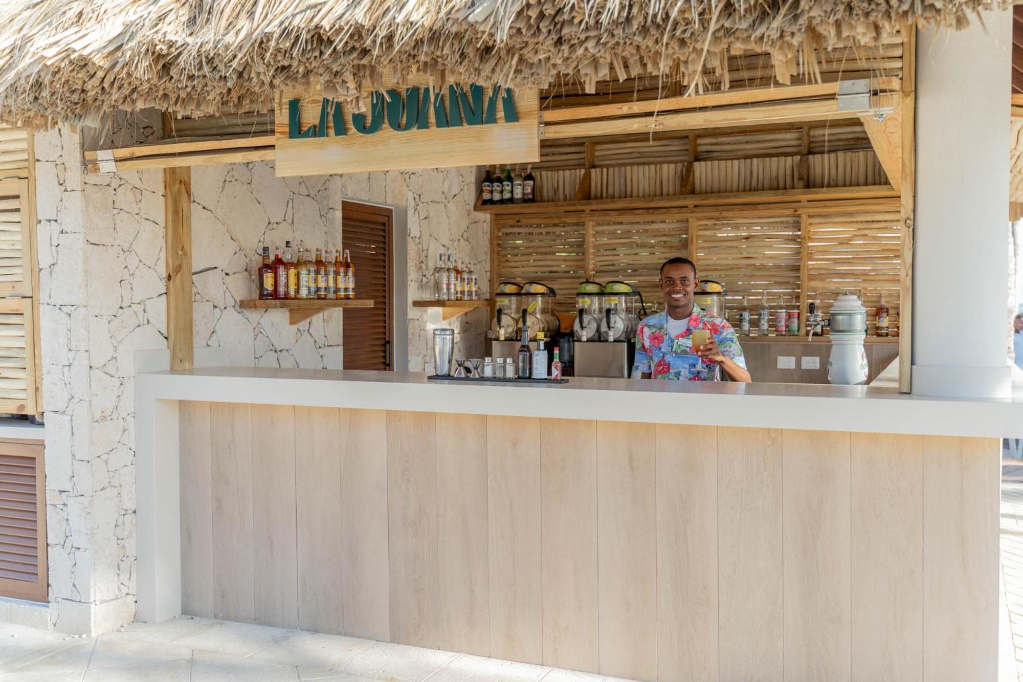 Bahia Principe Grand Punta Cana Eksteriør billede A bartender at work